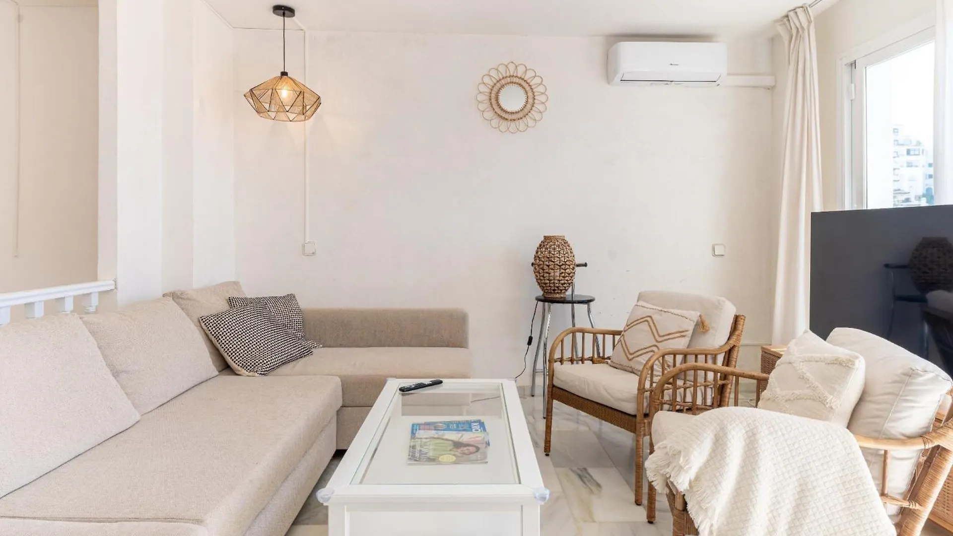 Cozy 3-Bedroom Townhouse In Calahonda Mijas 0*,